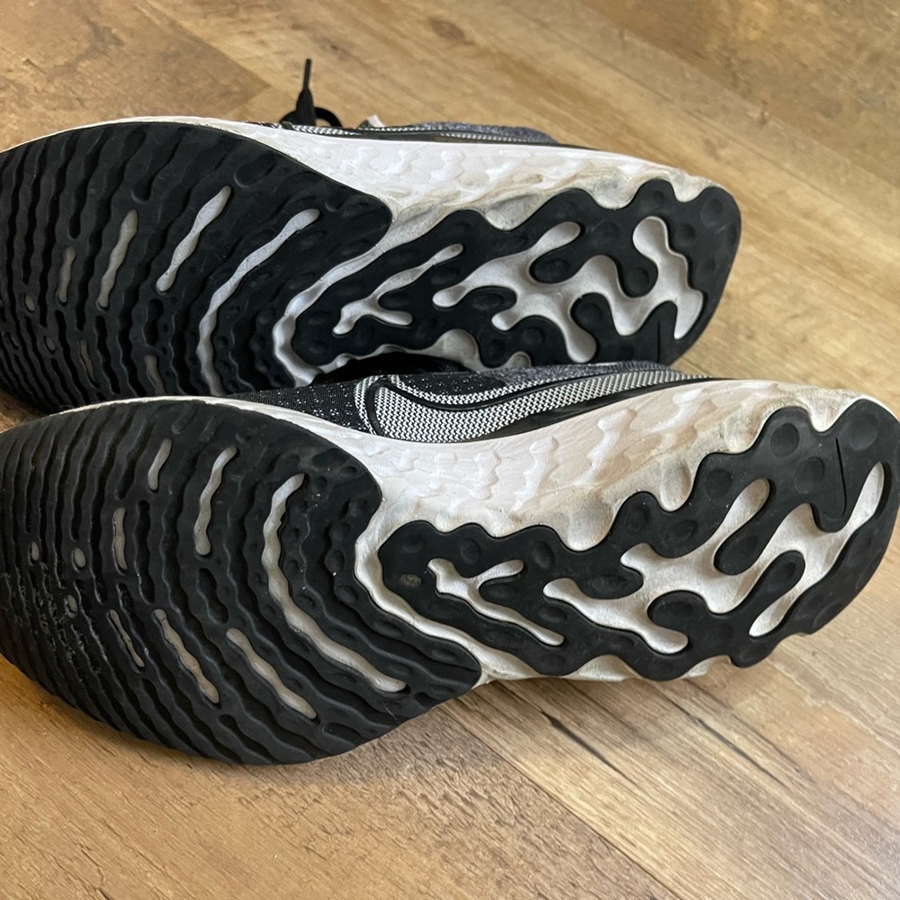 Nike React Womens Sneaker - Picture 5 of 5
